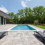 Villa Alison Deluxe Junior With Private And Heated Swimming Pool Nedeščina