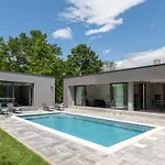 Villa Alison Deluxe Junior With Private And Heated Swimming Pool *