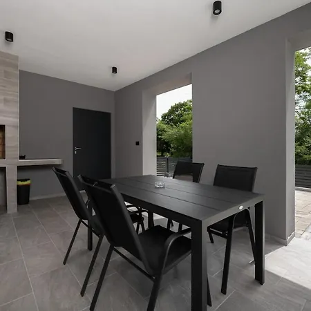 Alison Deluxe Junior With Private And Heated Swimming Pool