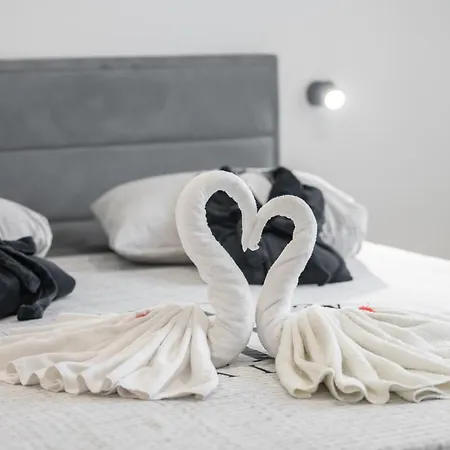 Alison Deluxe Junior With Private And Heated Swimming Pool Villa