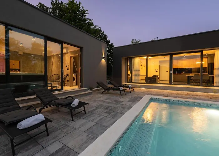 Alison Deluxe Junior With Private And Heated Swimming Pool * Nedeščina