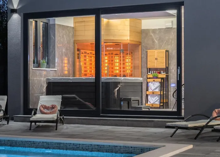 Alison Deluxe Junior With Private And Heated Swimming Pool * Nedeščina