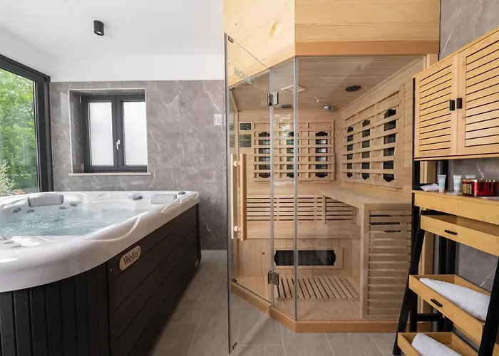 Willa Alison Deluxe Junior With Private And Heated Swimming Pool *