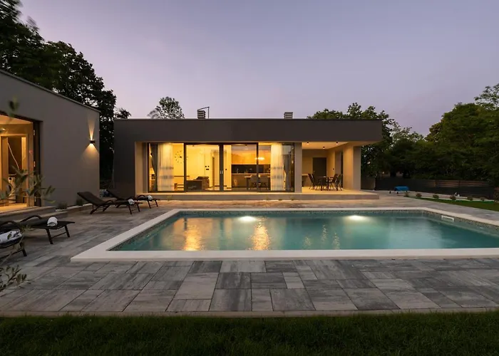 Alison Deluxe Junior With Private And Heated Swimming Pool Willa Nedeščina