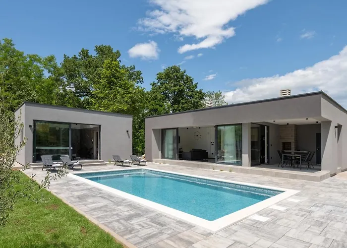 Willa Alison Deluxe Junior With Private And Heated Swimming Pool *