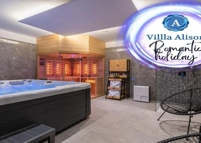 Willa Alison Deluxe Junior With Private And Heated Swimming Pool *