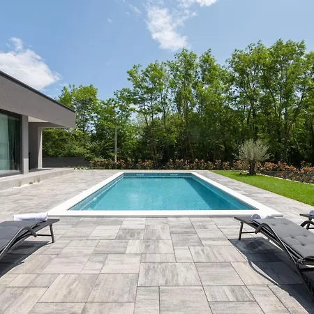 Villa Alison Deluxe Junior With Private And Heated Swimming Pool Nedescina