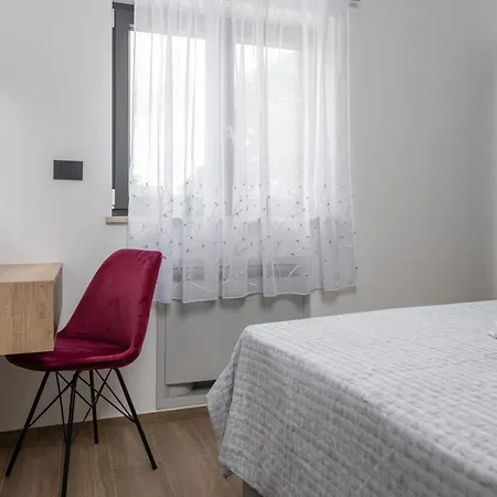 Alison Deluxe Junior With Private And Heated Swimming Pool Villa Nedescina