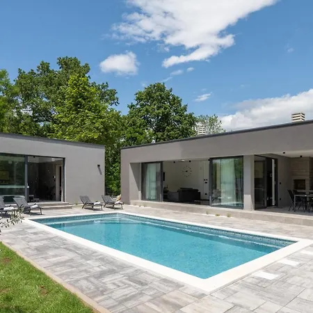 Villa Alison Deluxe Junior With Private And Heated Swimming Pool *