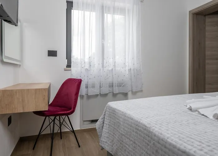 Alison Deluxe Junior With Private And Heated Swimming Pool Villa Nedeščina