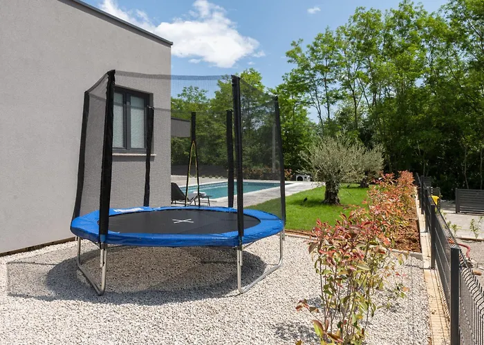 Villa Alison Deluxe Junior With Private And Heated Swimming Pool *